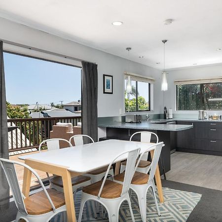 Convenient Family Bach With Easy Access To Blake Park The Beach And Downtown Mount Maunganui Exterior photo
