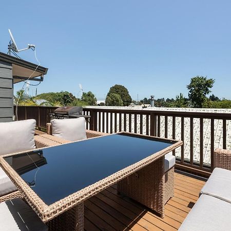Convenient Family Bach With Easy Access To Blake Park The Beach And Downtown Mount Maunganui Exterior photo