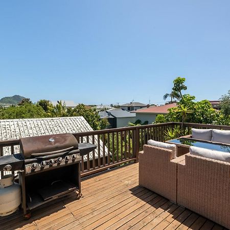 Convenient Family Bach With Easy Access To Blake Park The Beach And Downtown Mount Maunganui Exterior photo