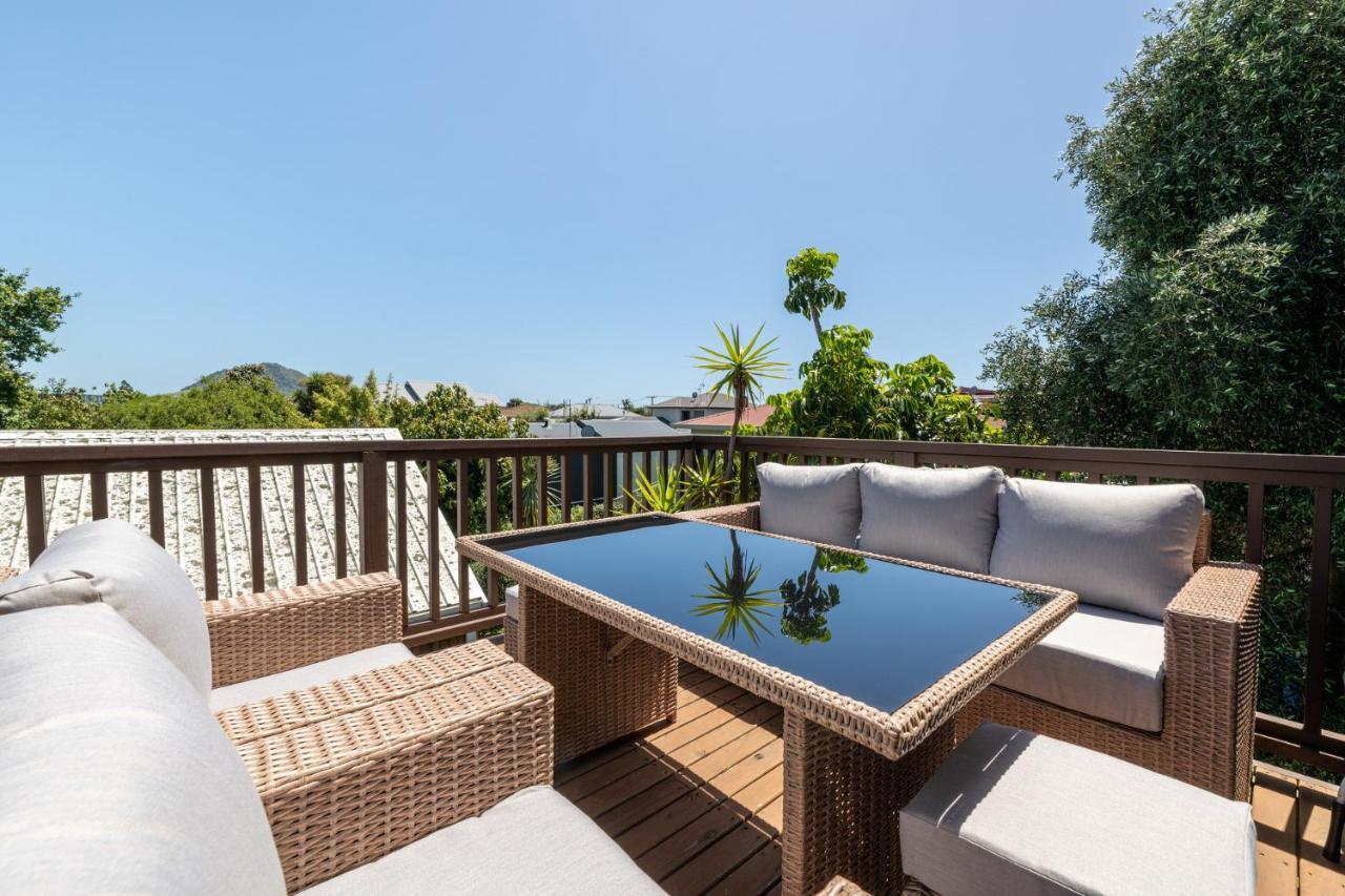 Convenient Family Bach With Easy Access To Blake Park The Beach And Downtown Mount Maunganui Exterior photo