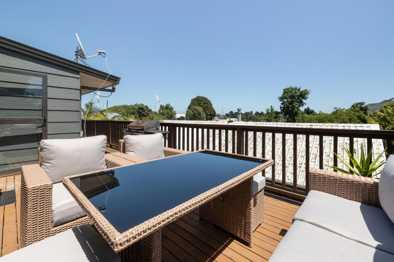 Convenient Family Bach With Easy Access To Blake Park The Beach And Downtown Mount Maunganui Exterior photo