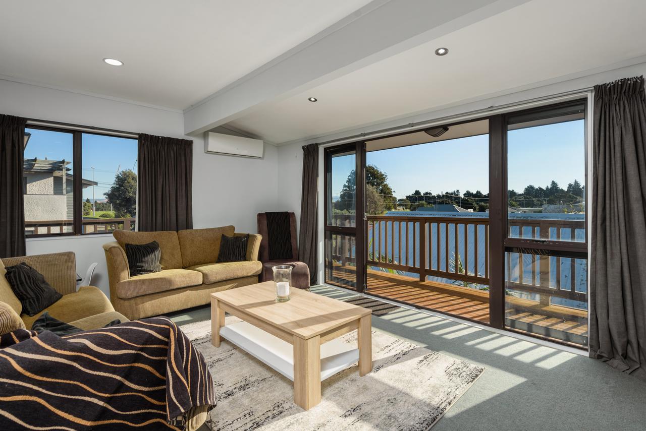 Convenient Family Bach With Easy Access To Blake Park The Beach And Downtown Mount Maunganui Exterior photo